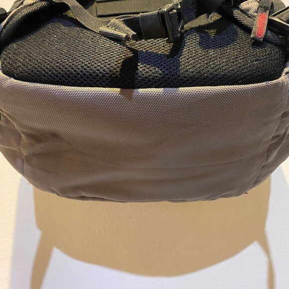 Ogio Backpack Gambit Pack Back/Silver - Picture 7 of 11